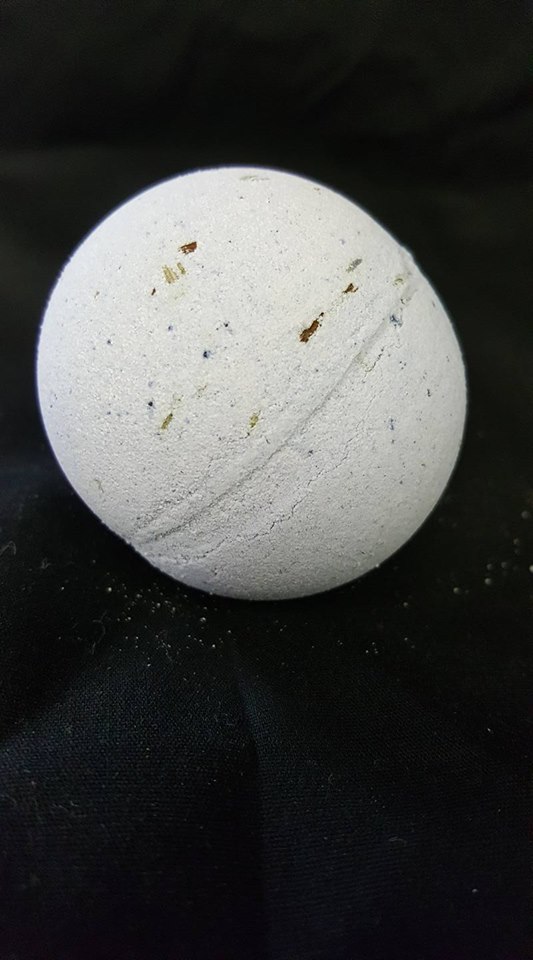 14721652_1628017720831865_3051733171386645075_n-bath-bombs.jpg